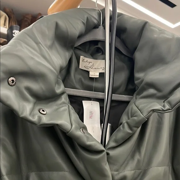 Vintage Havana ,Green Puffer Jacket with High Collar and Oversized Fit - Picture 2 of 6